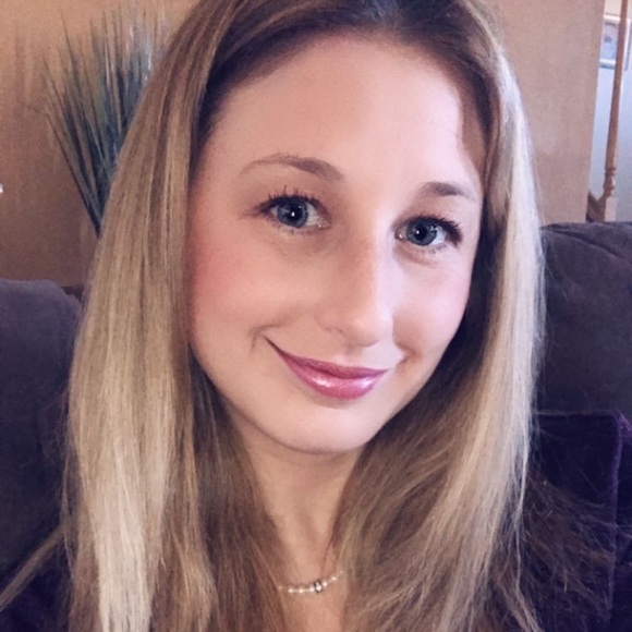 Meet your Posher, Janell - Picture 2 of 2